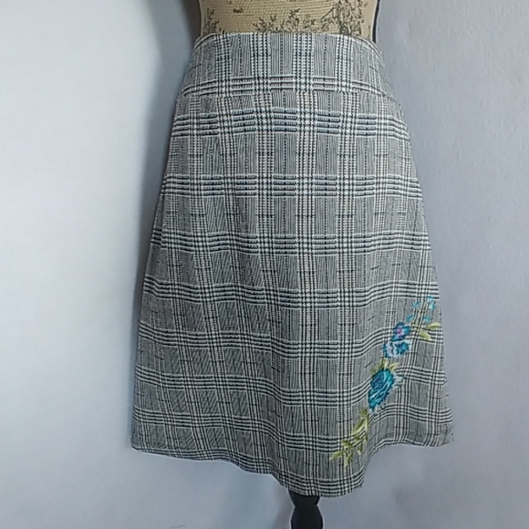 Michele Grey Plaid A line Skirt w/Embroidered Flowers - Picture 1 of 5